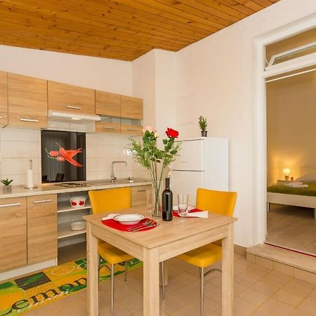 ספליט Comfortable Modern Studio With Shaded Patio מראה חיצוני תמונה