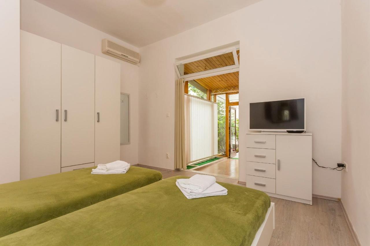 ספליט Comfortable Modern Studio With Shaded Patio מראה חיצוני תמונה
