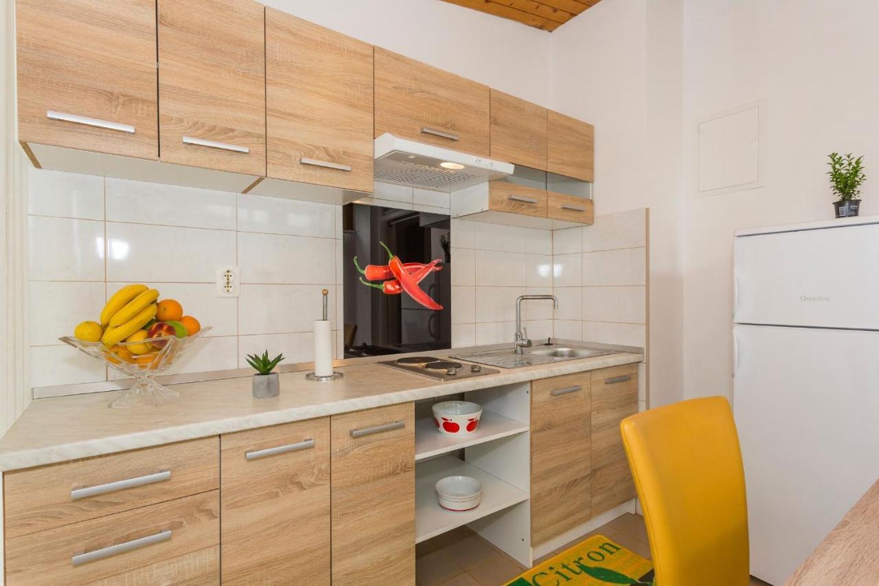 ספליט Comfortable Modern Studio With Shaded Patio מראה חיצוני תמונה