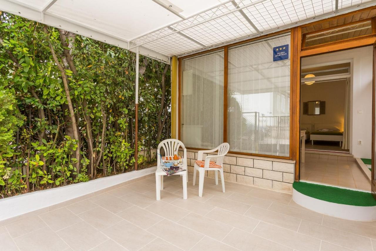 ספליט Comfortable Modern Studio With Shaded Patio מראה חיצוני תמונה