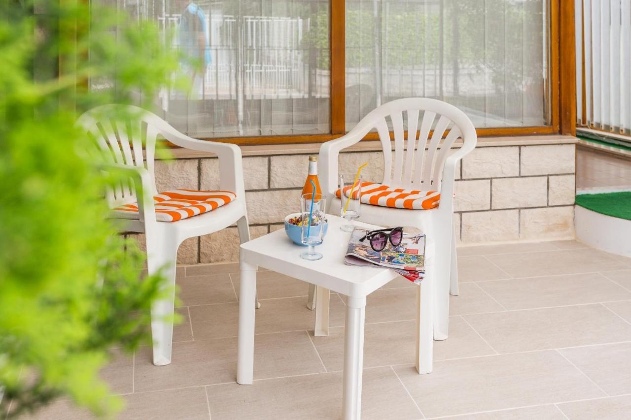 ספליט Comfortable Modern Studio With Shaded Patio מראה חיצוני תמונה