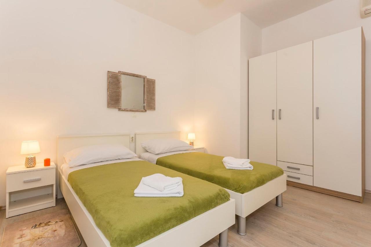 ספליט Comfortable Modern Studio With Shaded Patio מראה חיצוני תמונה