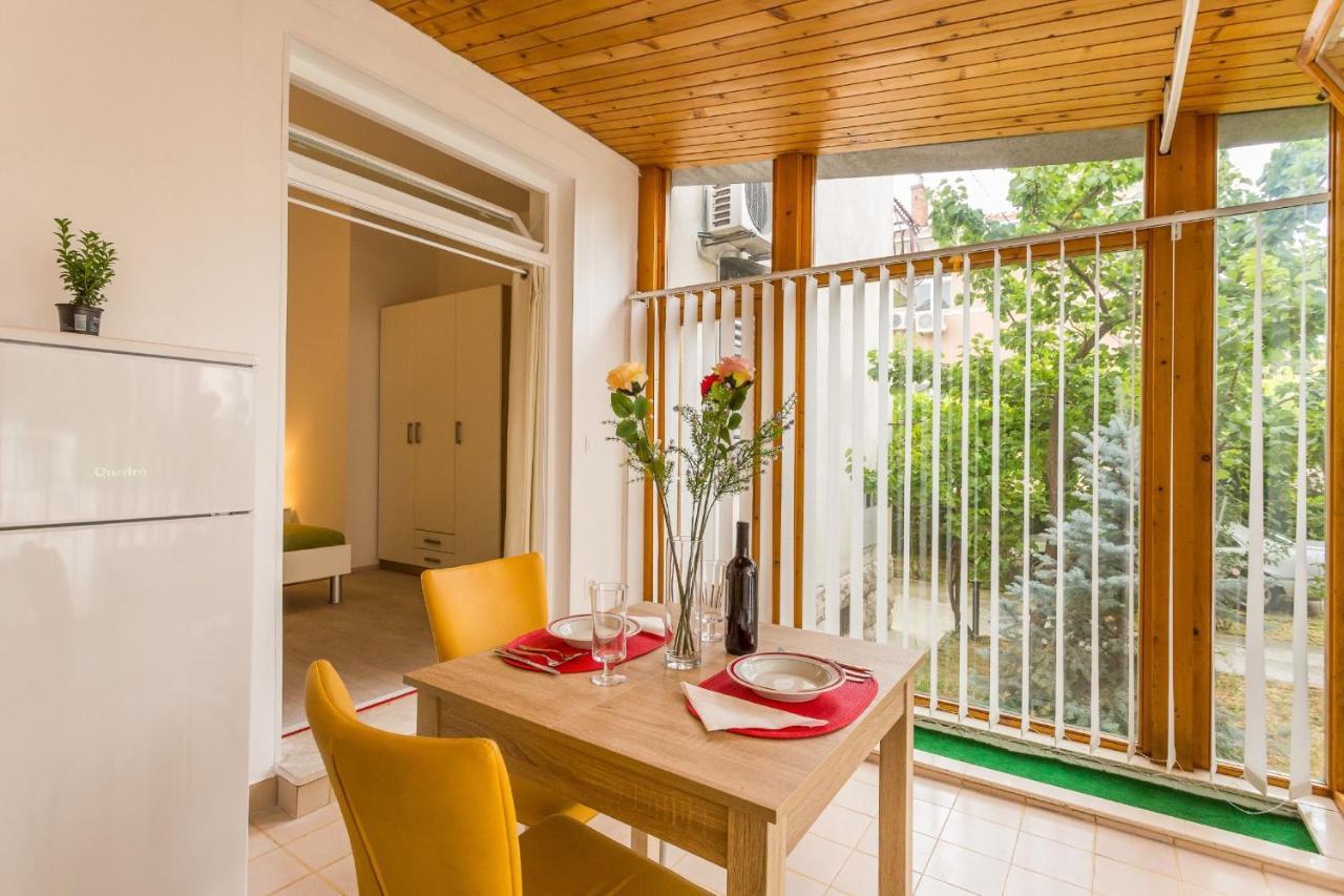 ספליט Comfortable Modern Studio With Shaded Patio מראה חיצוני תמונה